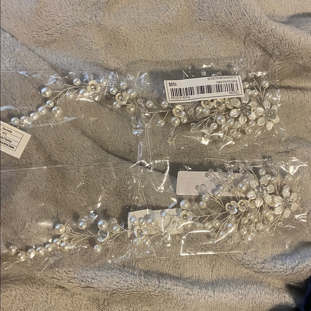 Elegant Silver and White Floral Hair Accessory
